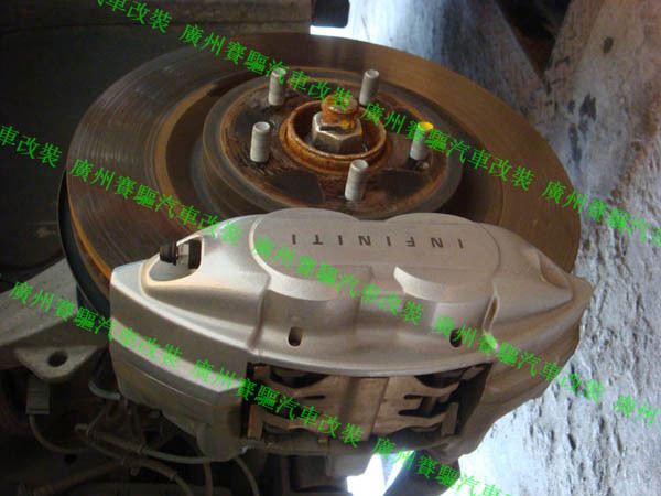 英菲尼迪FX50改BREMBO六活塞剎車 英菲尼迪FX50改BREMBO六活塞剎車