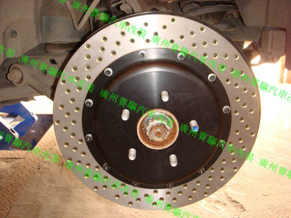 英菲尼迪FX50改BREMBO六活塞剎車 英菲尼迪FX50改BREMBO六活塞剎車