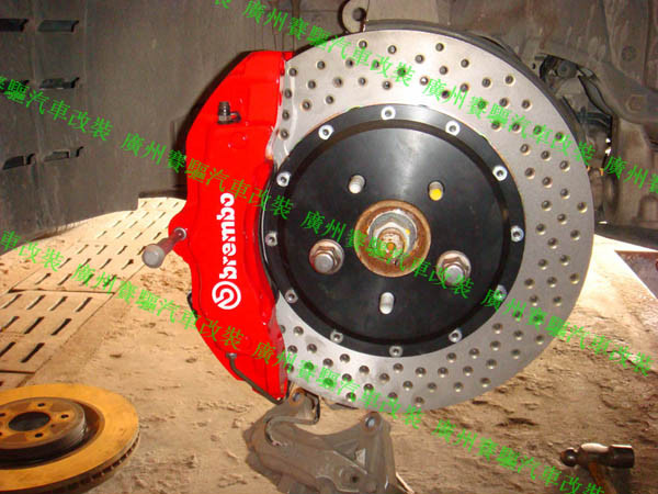英菲尼迪FX50改BREMBO六活塞剎車 英菲尼迪FX50改BREMBO六活塞剎車