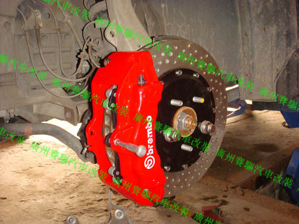 英菲尼迪FX50改BREMBO六活塞剎車 英菲尼迪FX50改BREMBO六活塞剎車