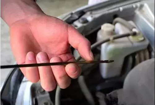 發動機油量檢查 發動機油量檢查