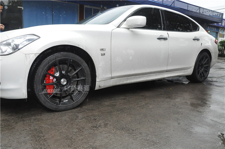 英菲尼迪改裝AP8520剎車效果圖 英菲尼迪改裝AP8520剎車效果圖