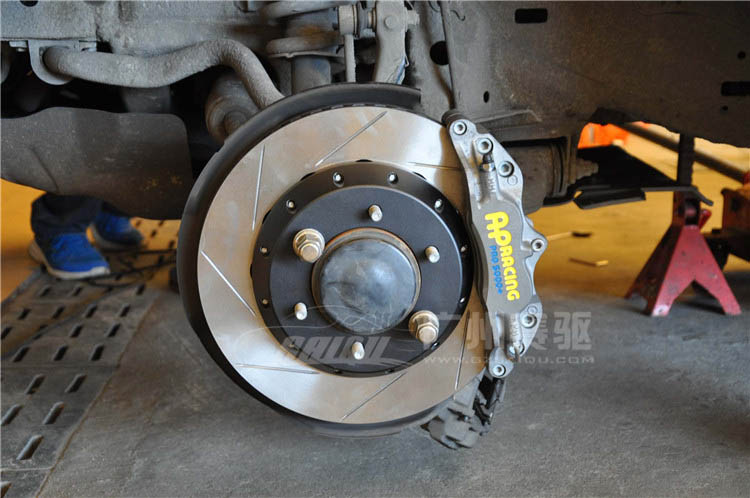 小改豐田霸道前輪剎車系統 搭配AP5040剎車競技版卡鉗 小改豐田霸道前輪剎車系統 搭配AP5040剎車競技版卡鉗