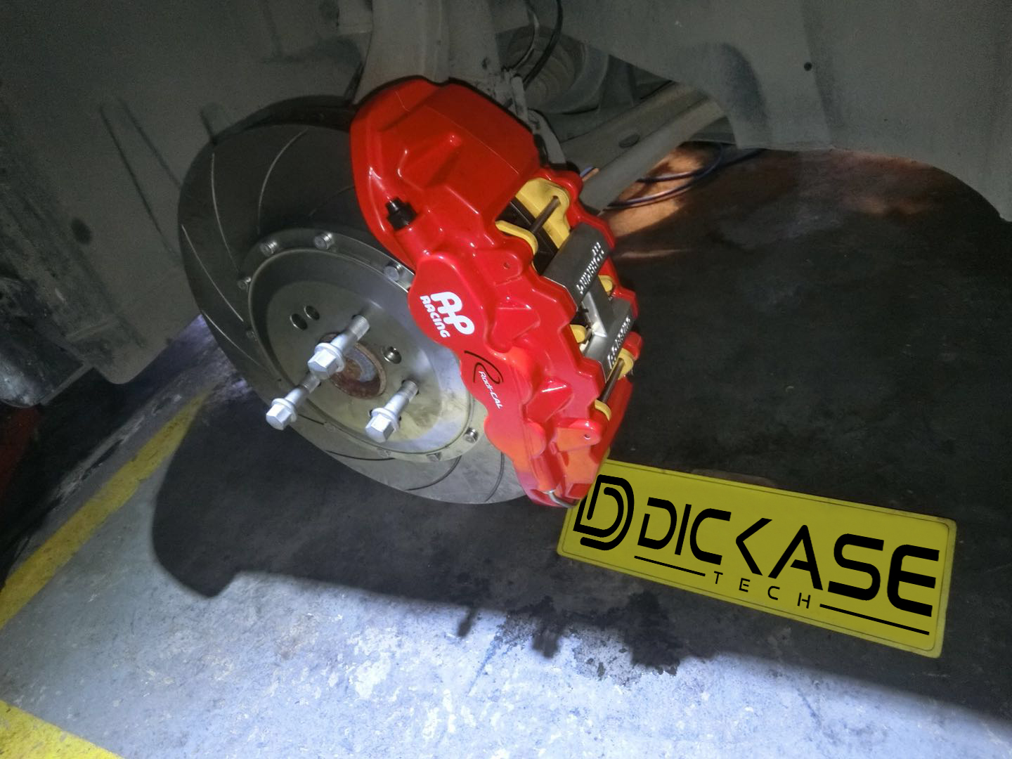 AP8520六活塞卡鉗搭配380剎車盤 AP8520六活塞卡鉗搭配380剎車盤