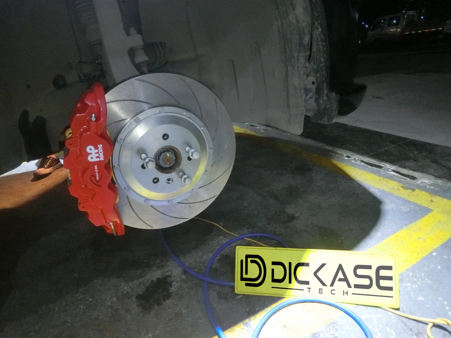 AP8520六活塞卡鉗搭配380剎車盤 AP8520六活塞卡鉗搭配380剎車盤