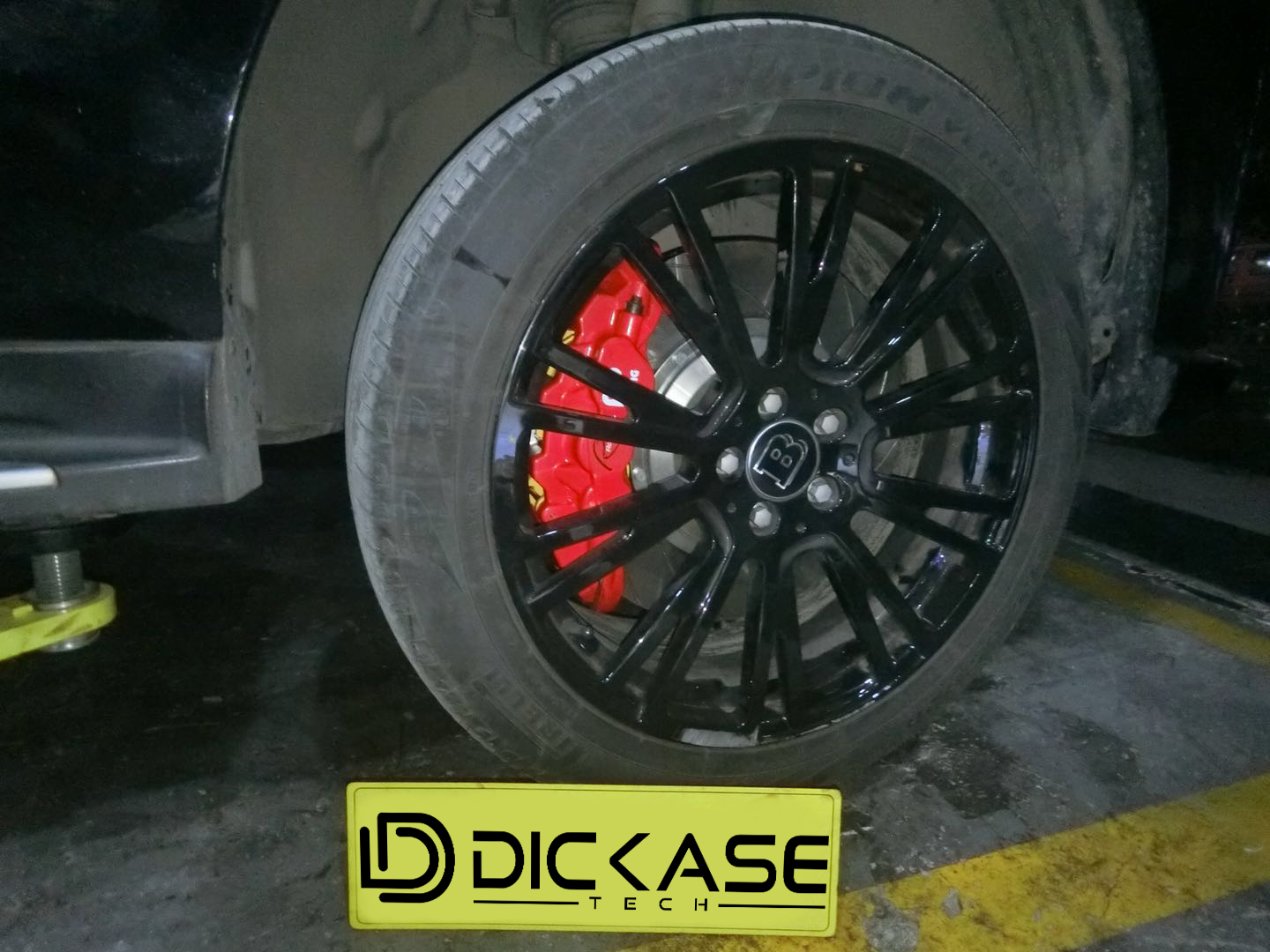 奔馳ML350改裝AP8520剎車 奔馳ML350改裝AP8520剎車