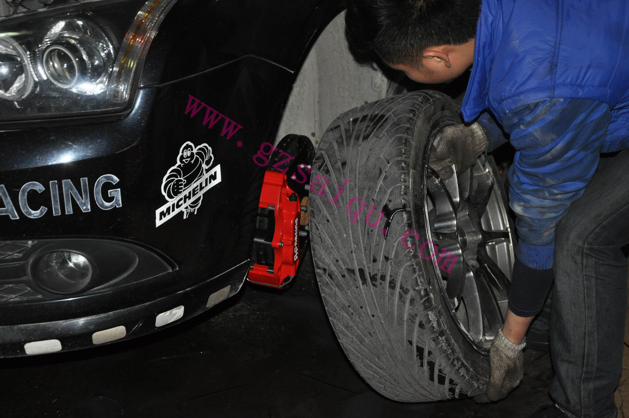 準備裝上原車輪轂